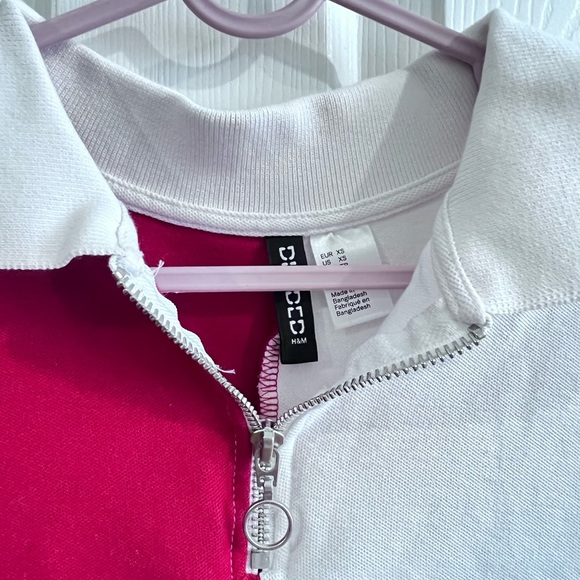 Divided Cropped Collared T-shirt - Picture 3 of 3